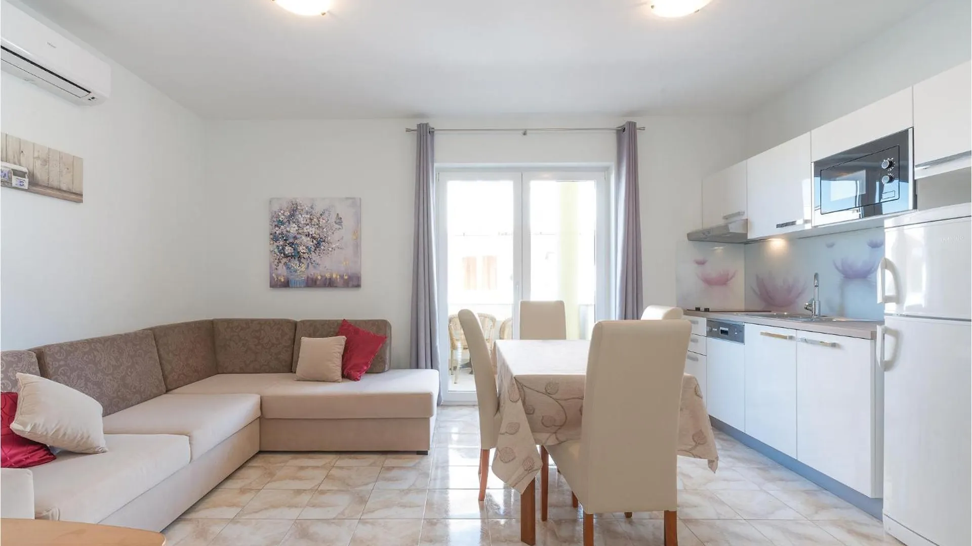 Cozy Apartment In Povljana With Kitchen