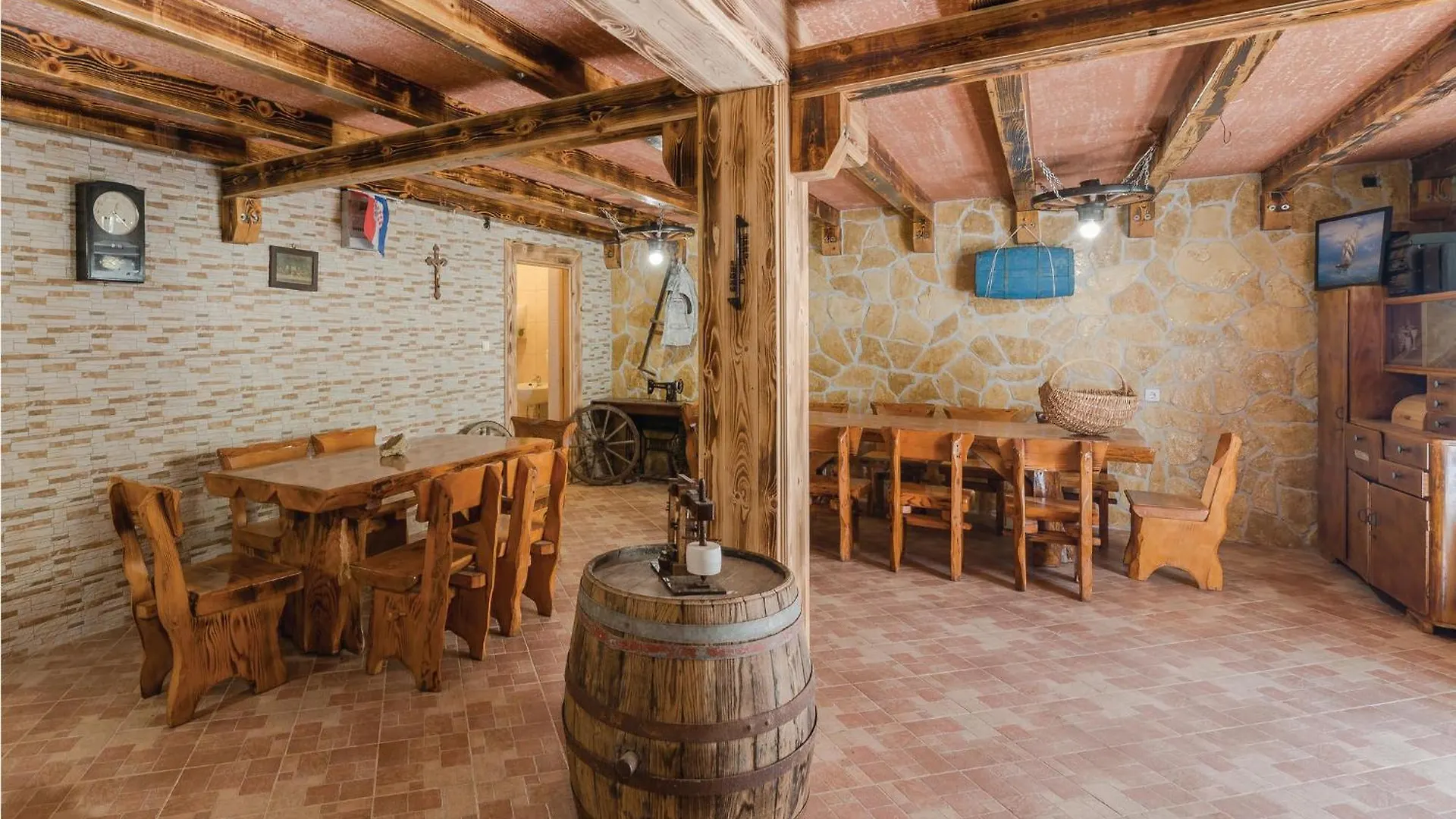 Cozy Apartment In Povljana With Kitchen