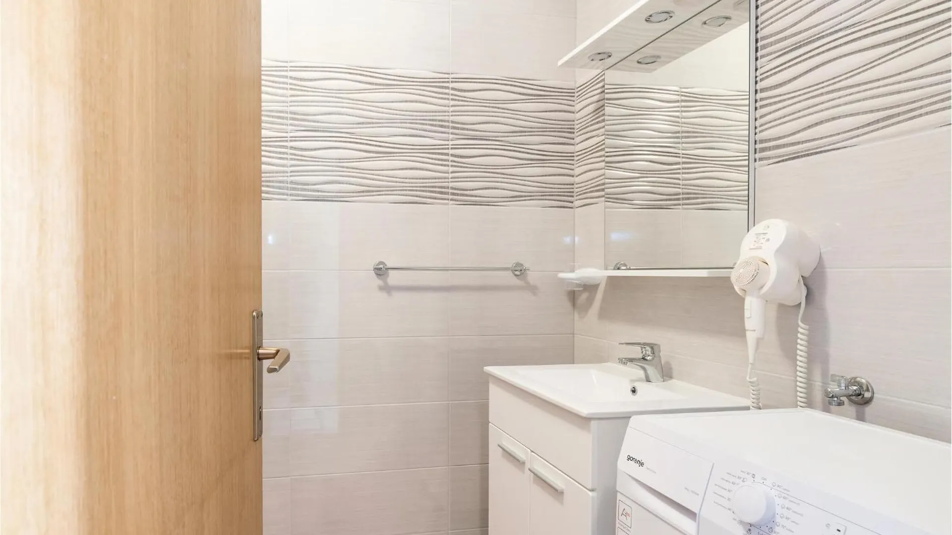 Cozy Apartment In Povljana With Kitchen 0*,  Croatia
