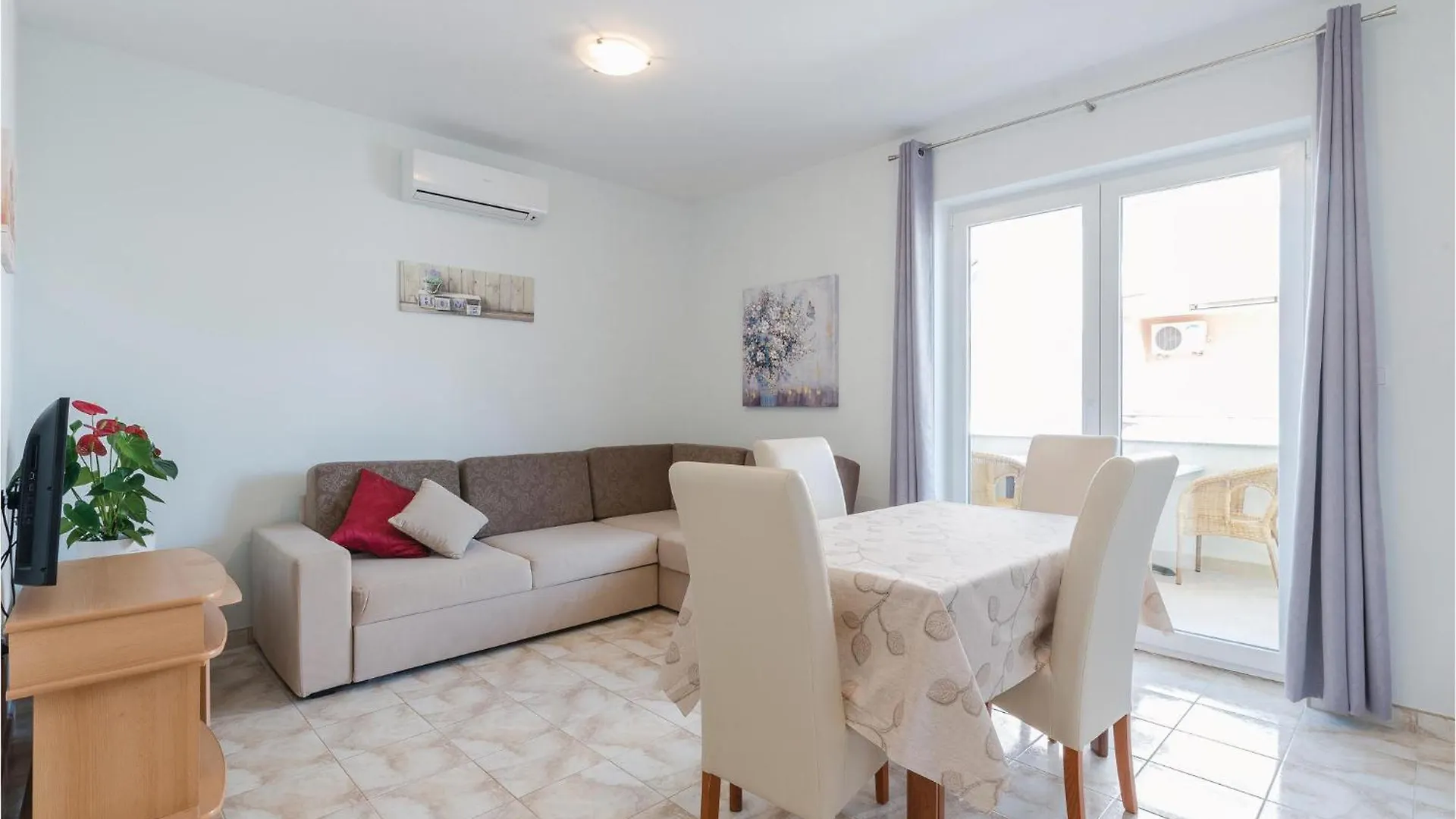 Cozy Apartment In Povljana With Kitchen